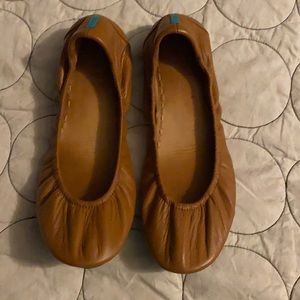 Pristine tan Tieks size 9